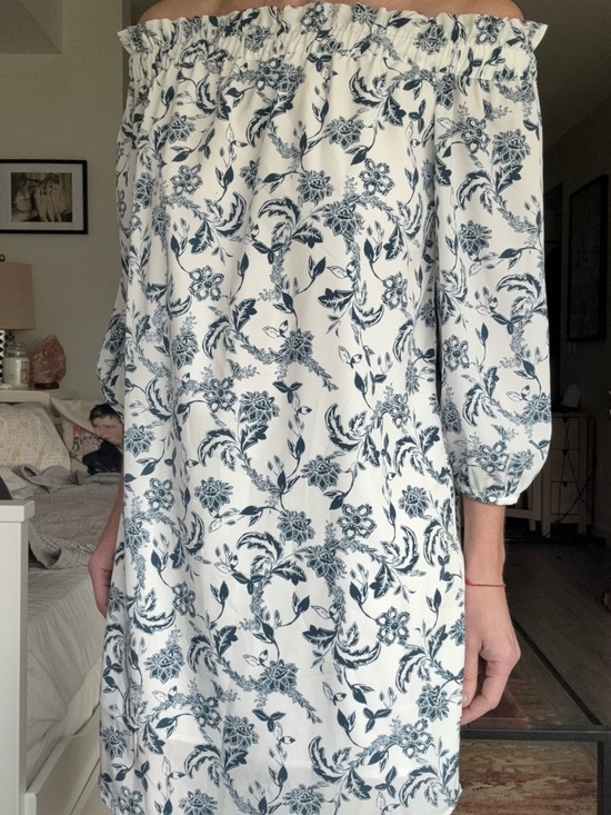 Banana Republic Pants - Banana Republic beautiful off the shoulder floral shift dress . Size 8